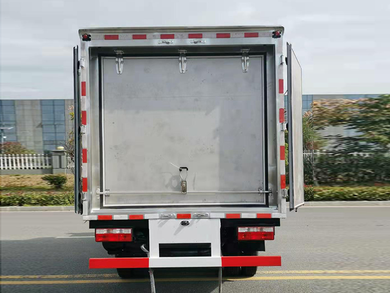 蓝牌东风小多利卡医疗废物转运车